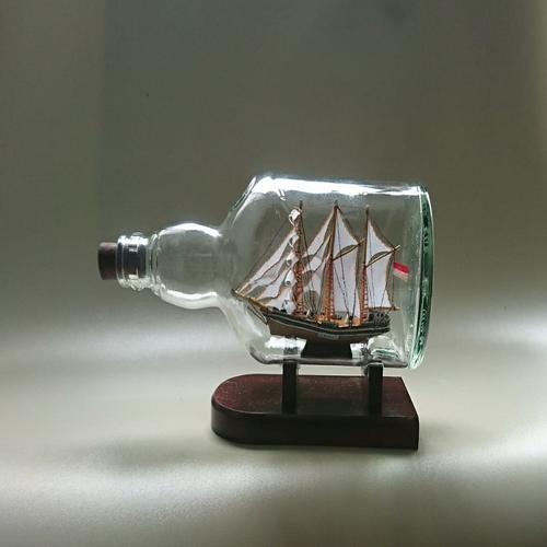 Miniatur kapal  Dalam Botol chivas