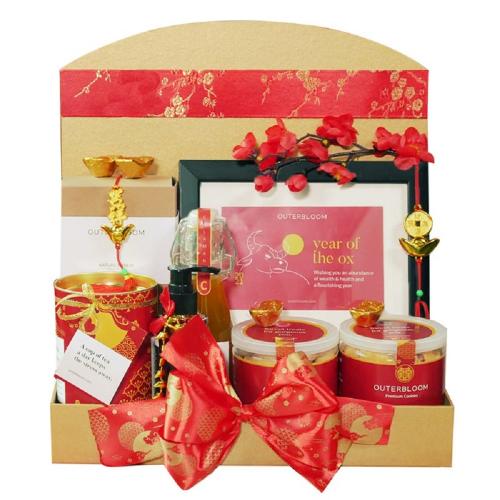 Outerbloom Signature CNY Gold Classic Hampers