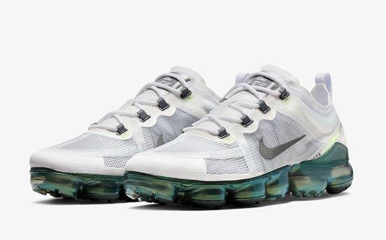 Womens Nike Air VaporMax 2019 Trainers Football Gray